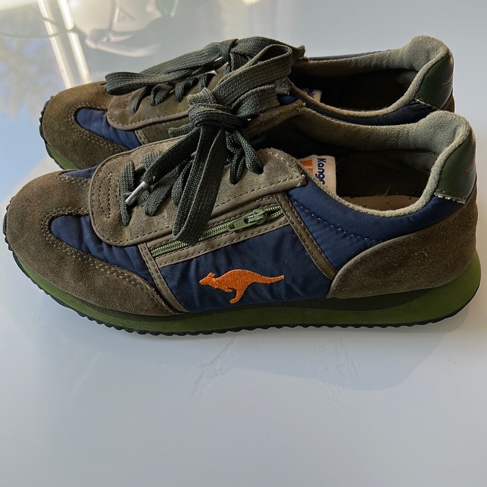 KangaROOS army green and navy.